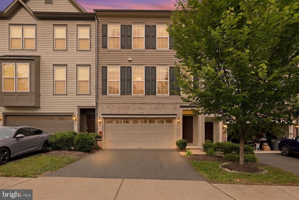 8112 Honey Bee Way, Manassas, VA 20111 Main Photo