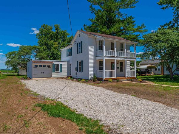209 W LOGAN Street, Hartsburg, IL 62643