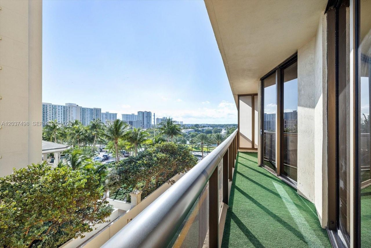 16275 Collins Ave , Unit 502, Sunny Isles Beach, FL 33160 Photo