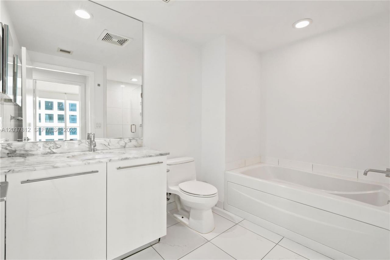 500 Brickell Av, Unit 1906, Miami, FL 33131 Photo
