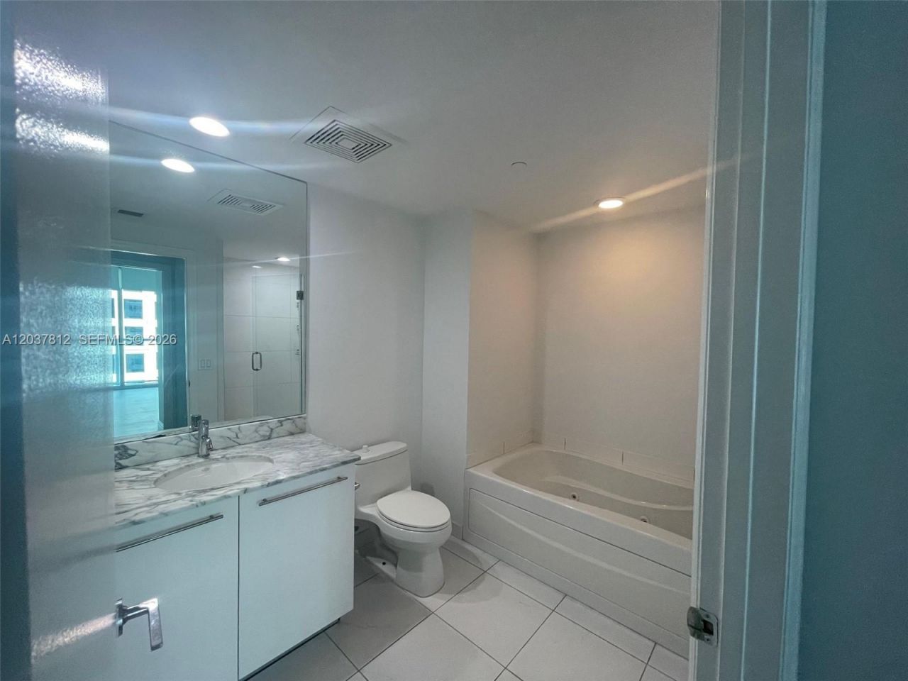 500 Brickell Av, Unit 1906, Miami, FL 33131 Photo