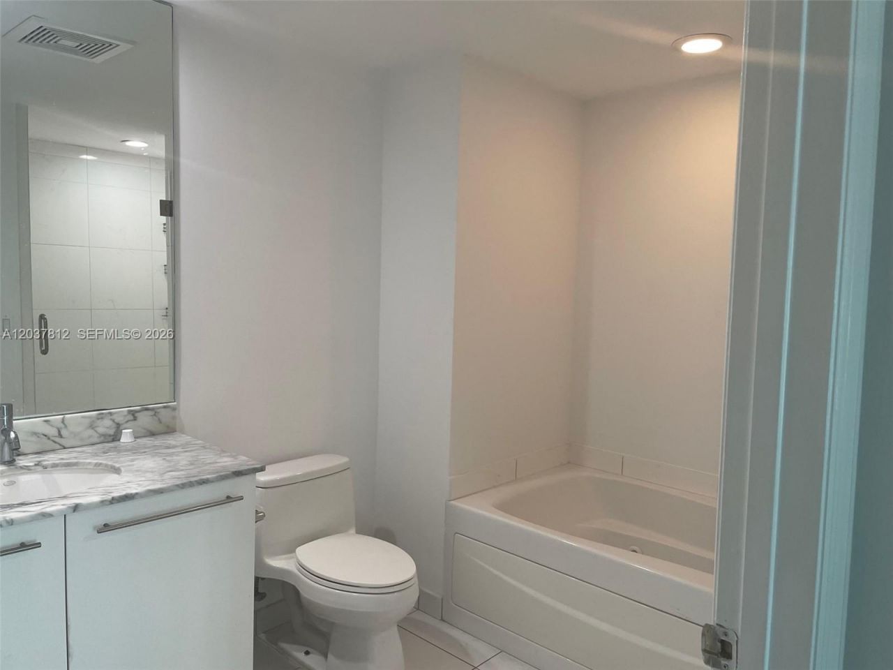 500 Brickell Av, Unit 1906, Miami, FL 33131 Photo