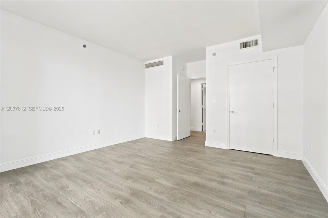 500 Brickell Av, Unit 1906, Miami, FL 33131 Photo