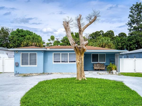 644 SW 7th Ct , Hallandale Beach, FL 33009
