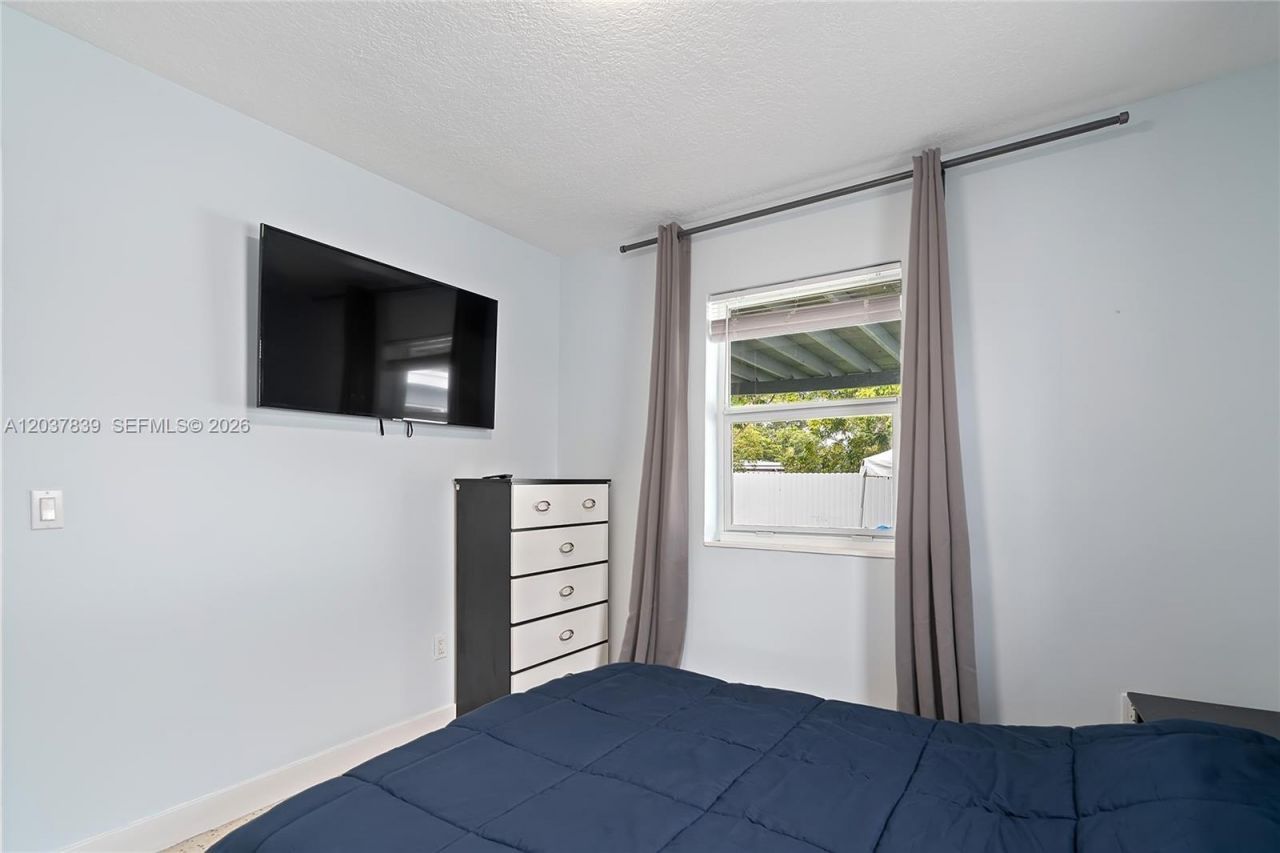 644 SW 7th Ct, Hallandale Beach, FL 33009 Photo