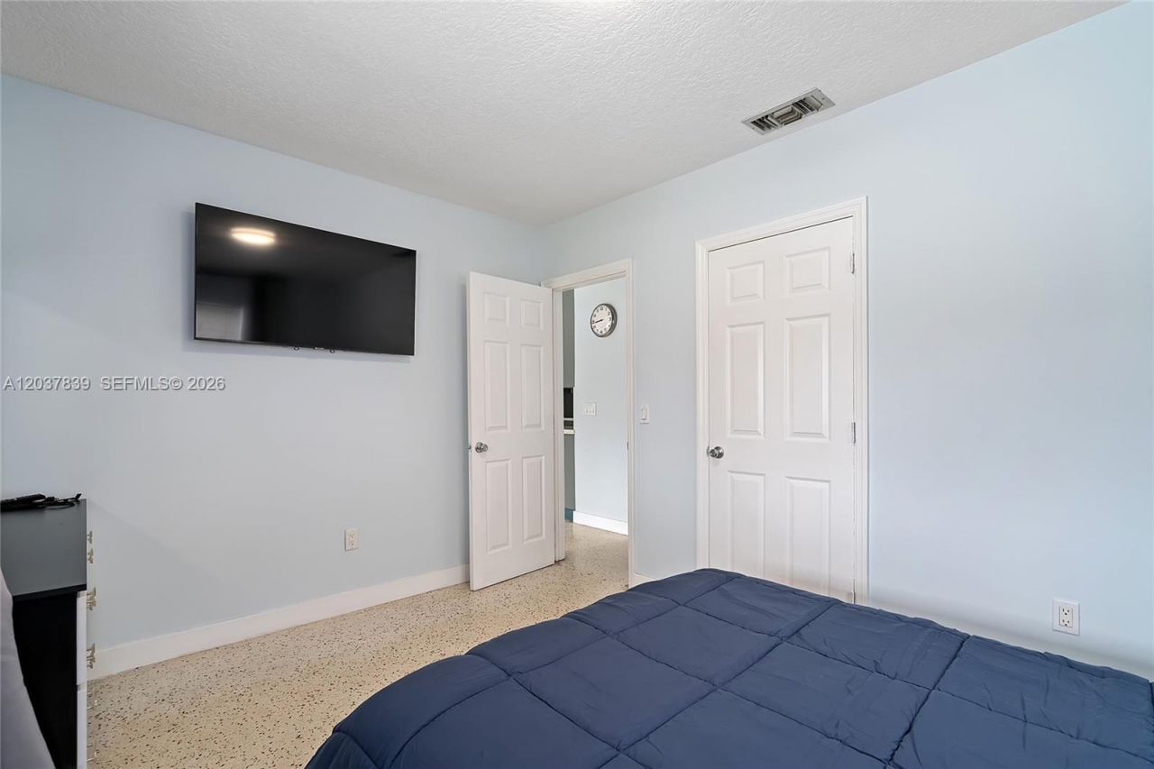 644 SW 7th Ct, Hallandale Beach, FL 33009 Photo