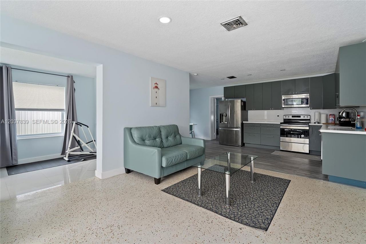 644 SW 7th Ct, Hallandale Beach, FL 33009 Photo