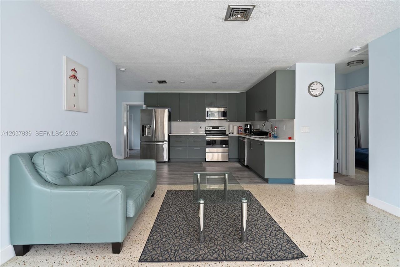 644 SW 7th Ct, Hallandale Beach, FL 33009 Photo