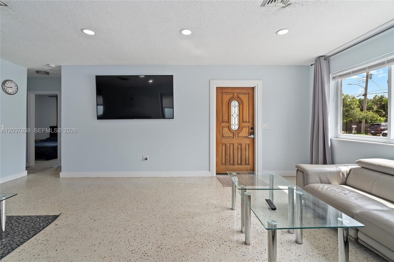 644 SW 7th Ct, Hallandale Beach, FL 33009 Photo