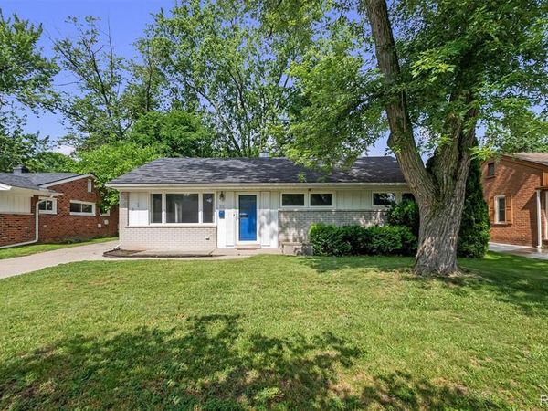 519 Essex Street , Clawson, MI 48017