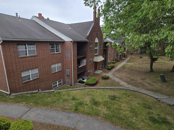 6 Louisburg Square, Unit 8, Nashua, NH 03060