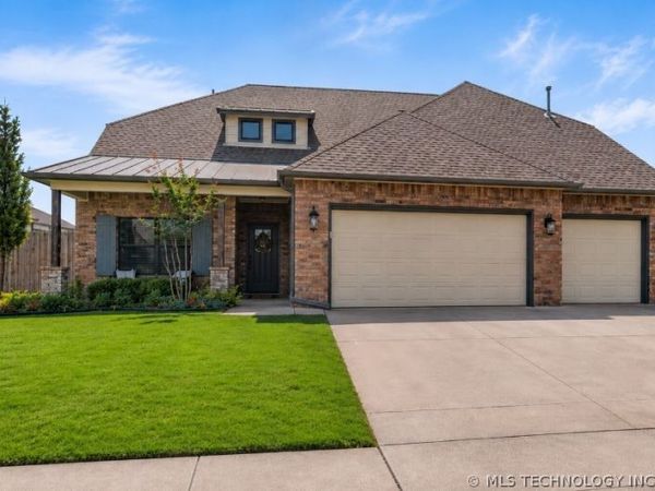 8705 S Quanah Avenue W, Tulsa, OK 74132