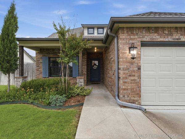 8705 S Quanah Avenue W, Tulsa, OK 74132