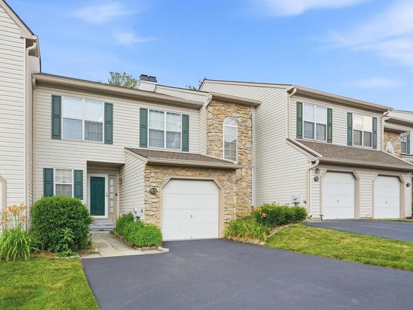 61 HAMPTON COURT , NORRISTOWN, PA 19403