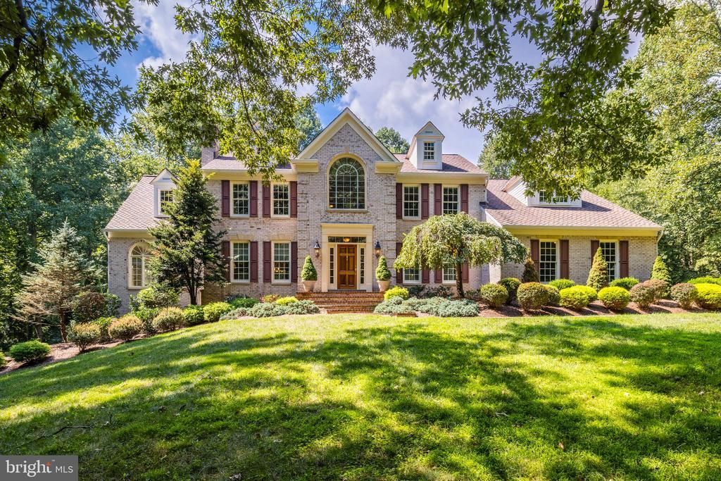 5501 W Ridge View Drive, Fairfax, VA 22030 Main Photo