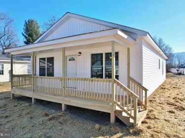 240 DEFORD AVENUE , STANLEY, VA 22851