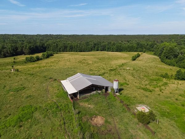 1074 McGee Rd , Decaturville, TN 38329