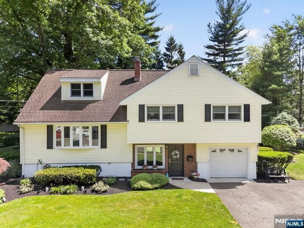 13 Gritman Court, WESTWOOD, NJ 07675