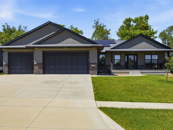 1698 Foxborough Drive, Marion, IA 52302