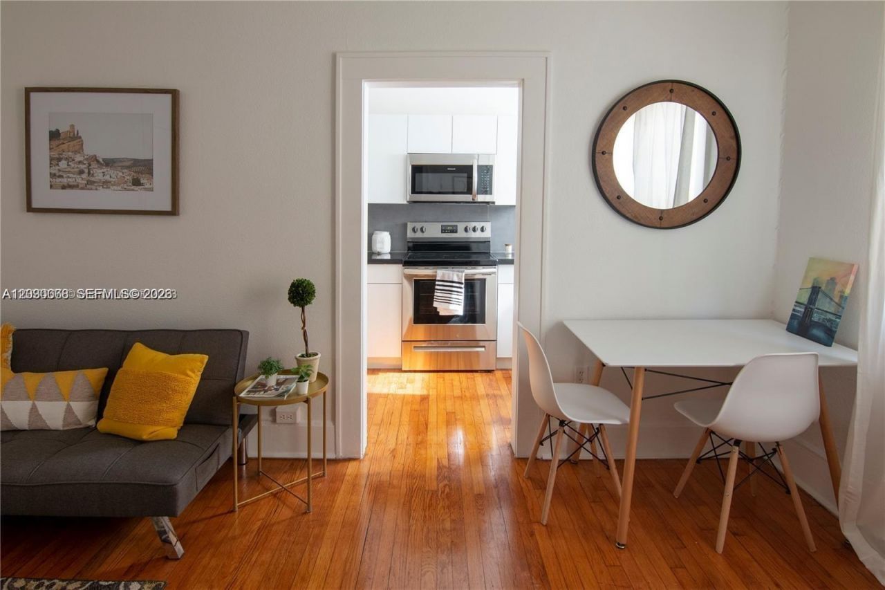 124 Mendoza Ave, Unit 9, Coral Gables, FL 33134 Photo
