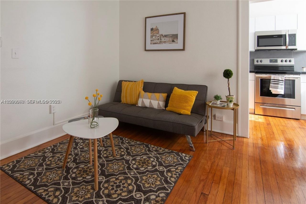 124 Mendoza Ave, Unit 9, Coral Gables, FL 33134 Photo