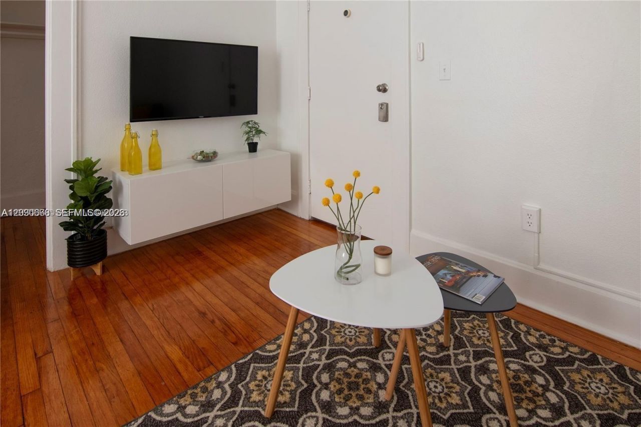 124 Mendoza Ave, Unit 9, Coral Gables, FL 33134 Photo