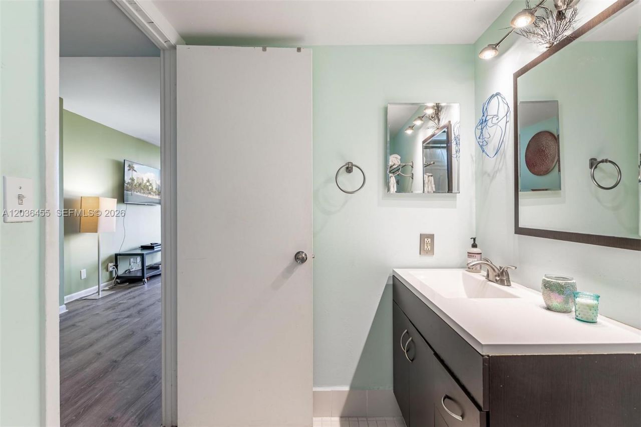 780 NE 69th St, Unit 1010, Miami, FL 33138 Photo