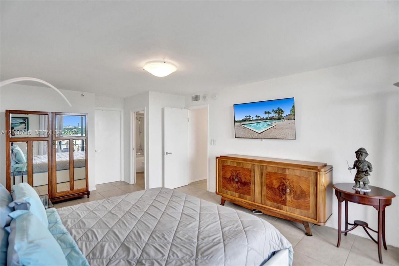 2555 Collins Ave, Unit 1508, Miami Beach, FL 33140 Photo