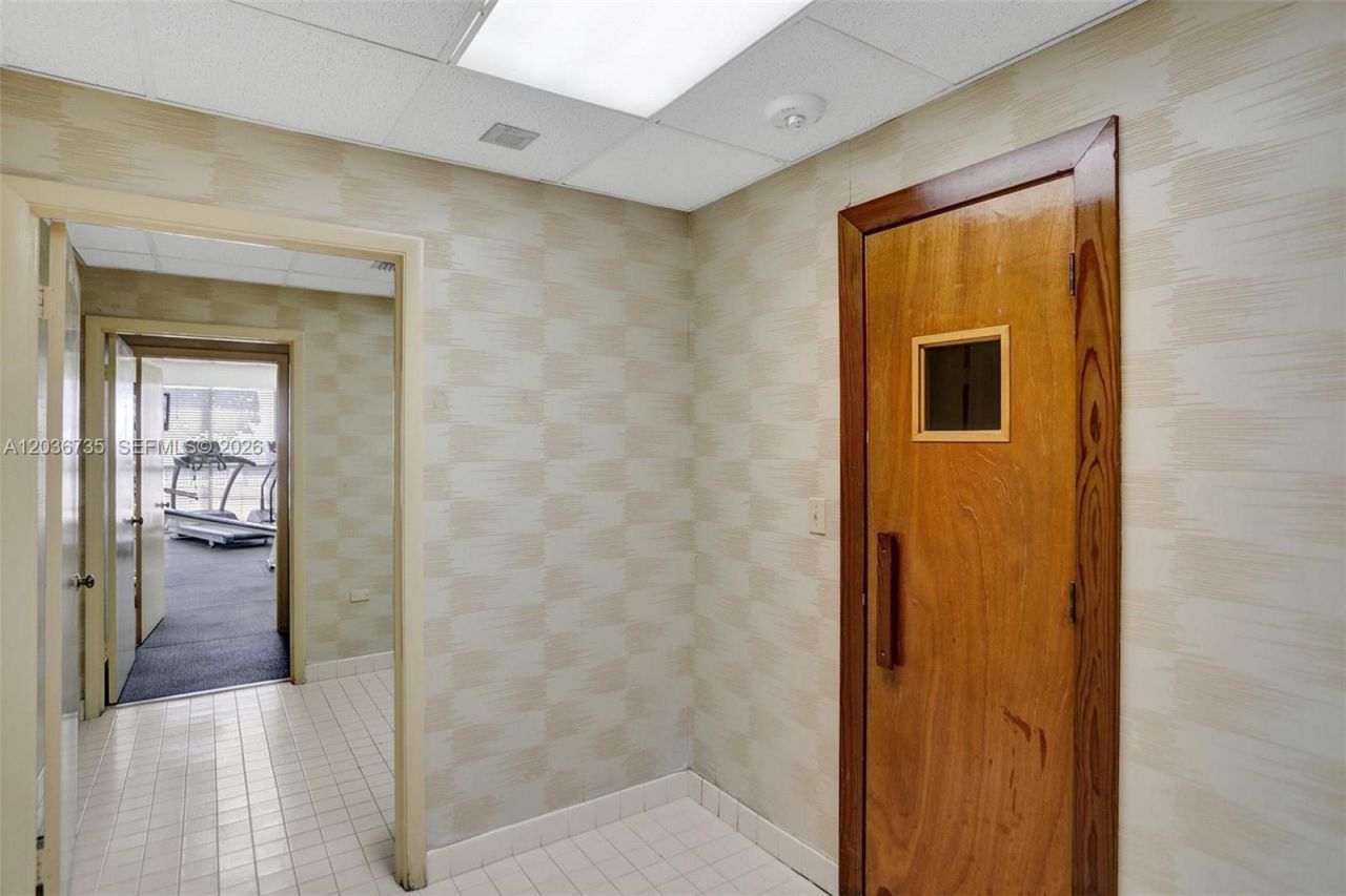 2555 Collins Ave, Unit 1508, Miami Beach, FL 33140 Photo
