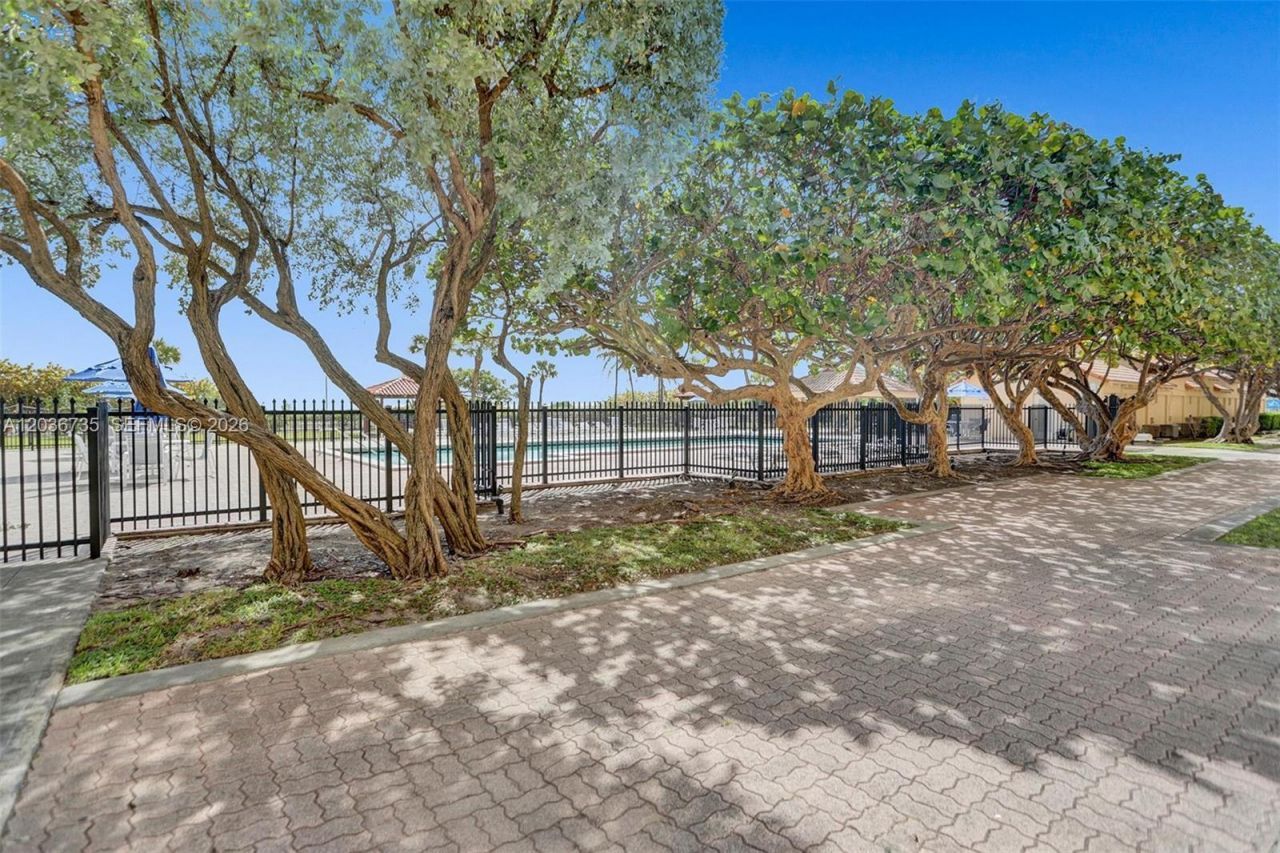 2555 Collins Ave, Unit 1508, Miami Beach, FL 33140 Photo