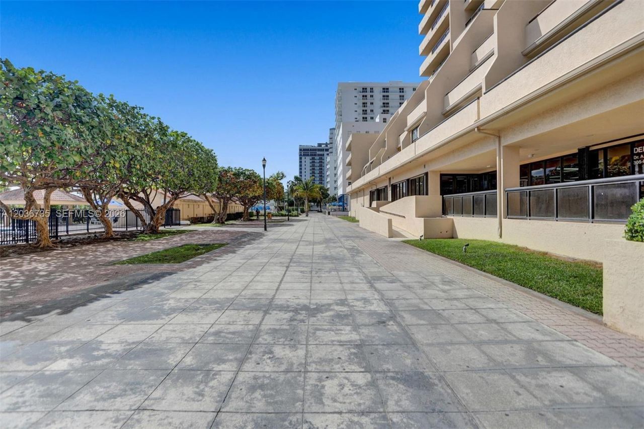 2555 Collins Ave, Unit 1508, Miami Beach, FL 33140 Photo