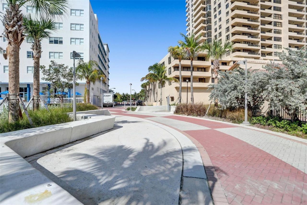 2555 Collins Ave, Unit 1508, Miami Beach, FL 33140 Photo