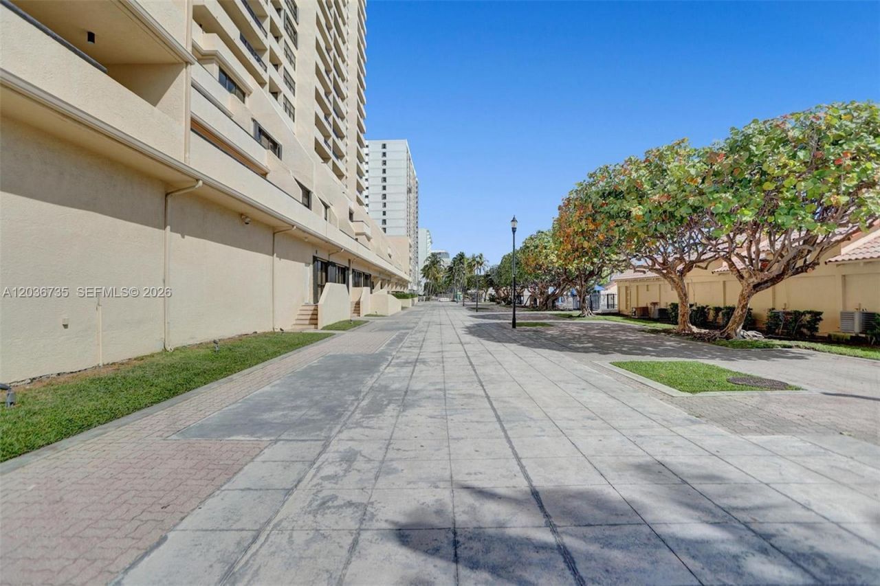 2555 Collins Ave, Unit 1508, Miami Beach, FL 33140 Photo