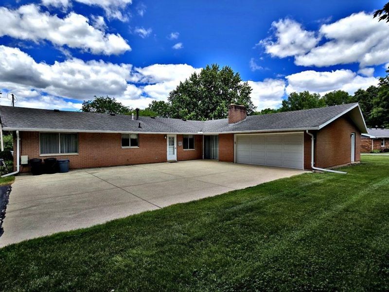 2082 Stowe Drive, Springfield, OH 45505 Photo 3