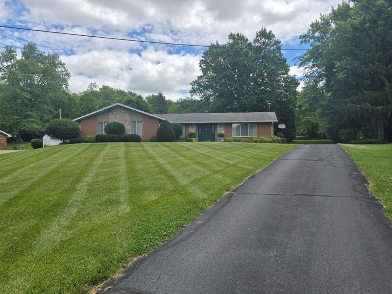 2082 Stowe Drive, Springfield, OH 45505 Photo 4