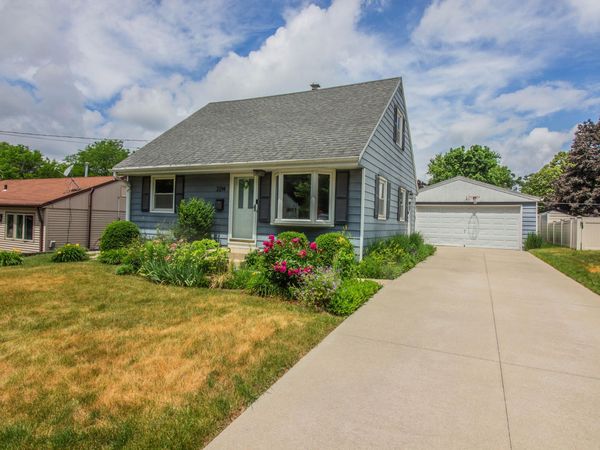 2214 Easy St, Waukesha, WI 53188