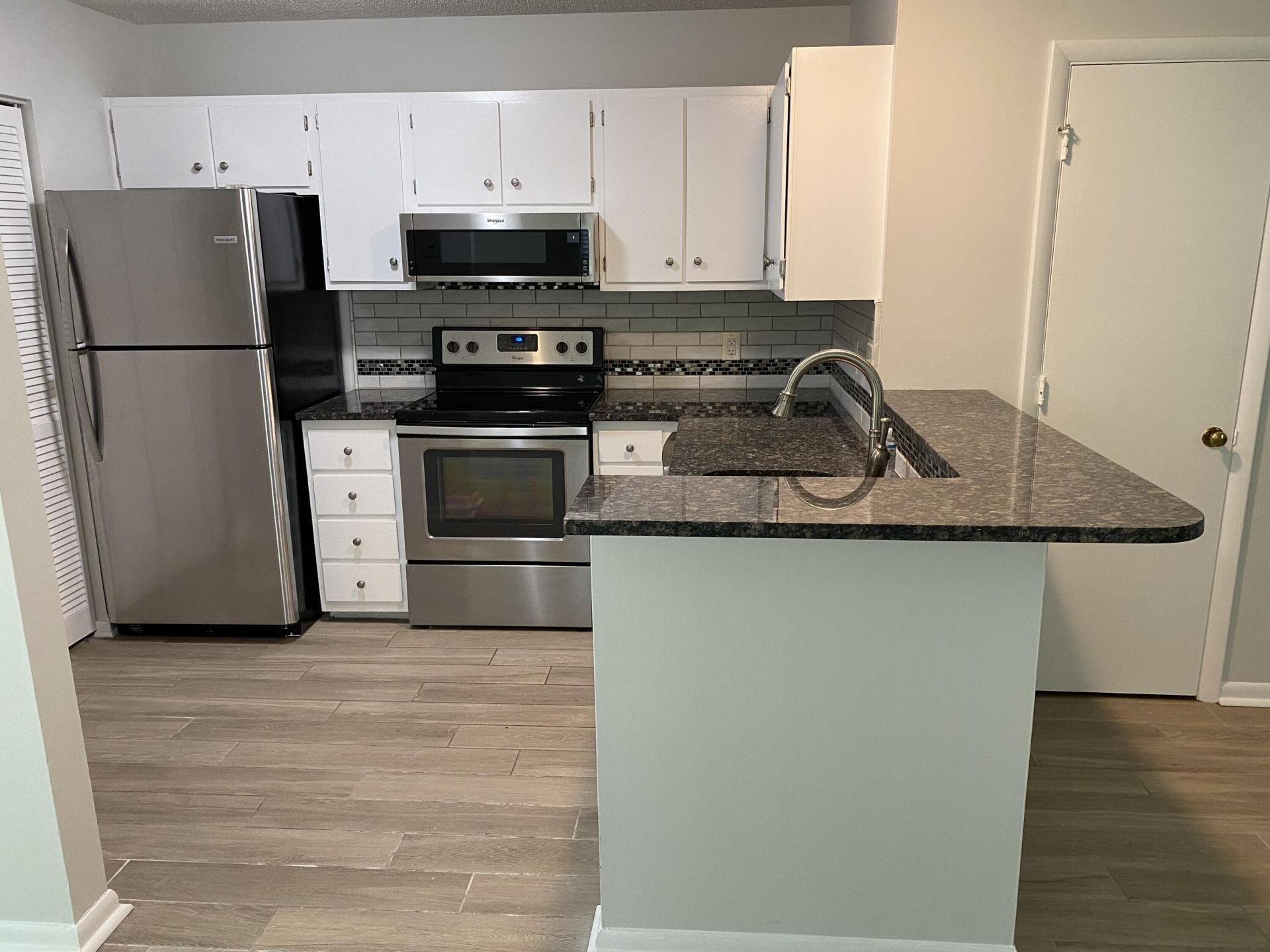 1224 Meadow Park Lane Photo 7