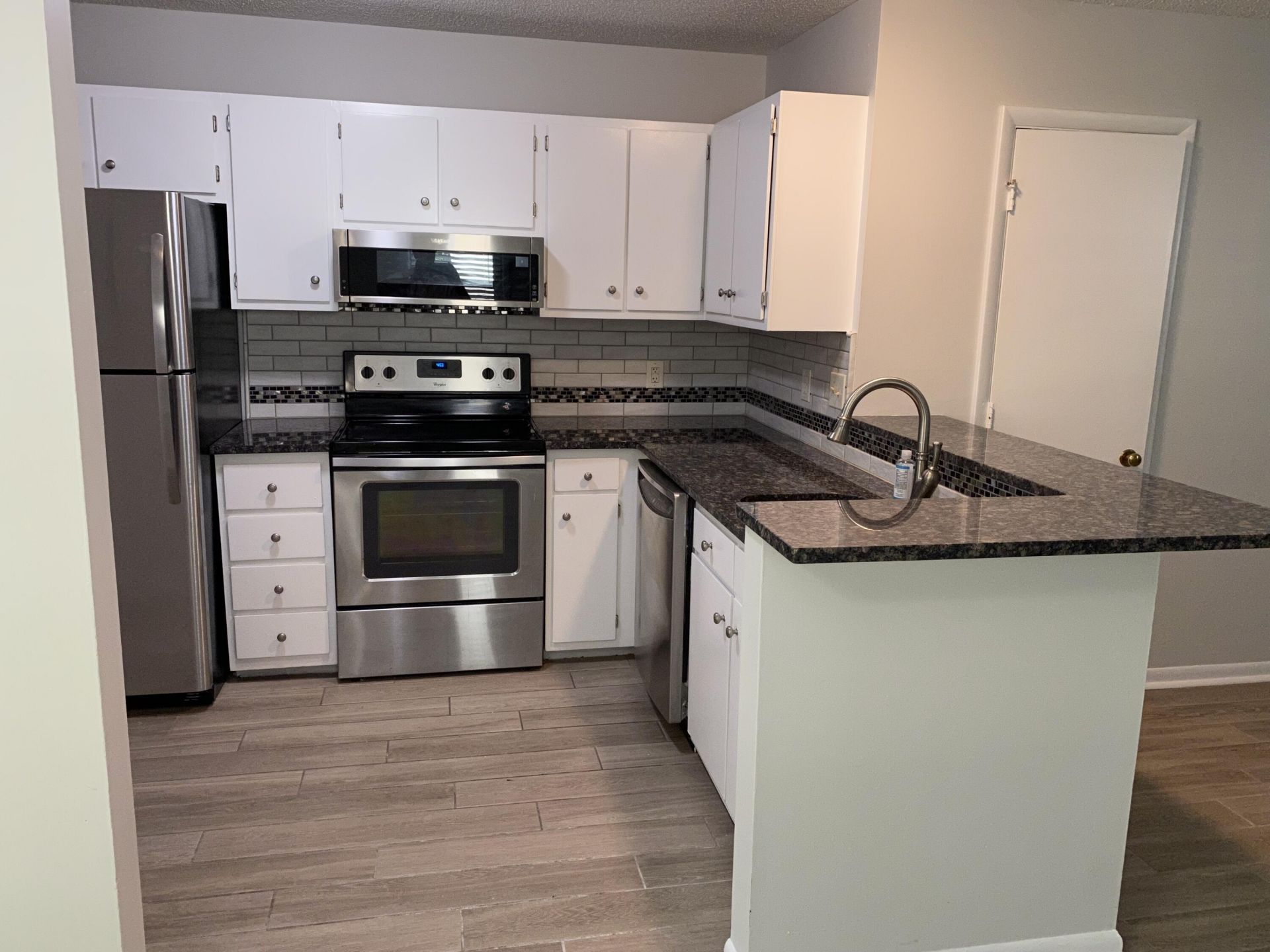 1224 Meadow Park Lane Photo 8