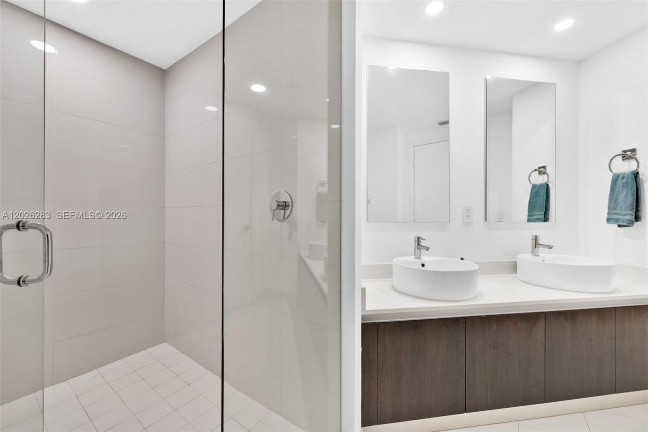 121 NE 34th St , Unit L304, Miami, FL 33137 Photo