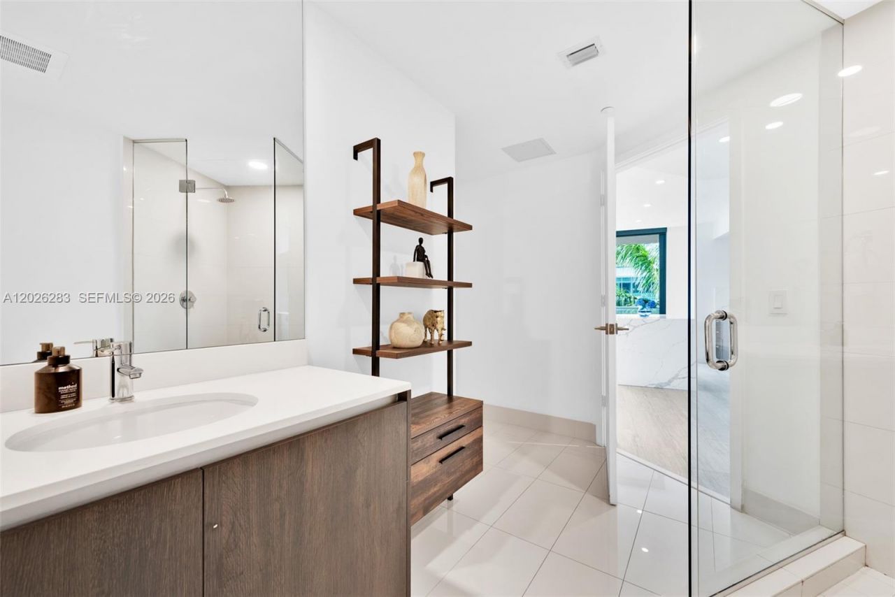 121 NE 34th St , Unit L304, Miami, FL 33137 Photo