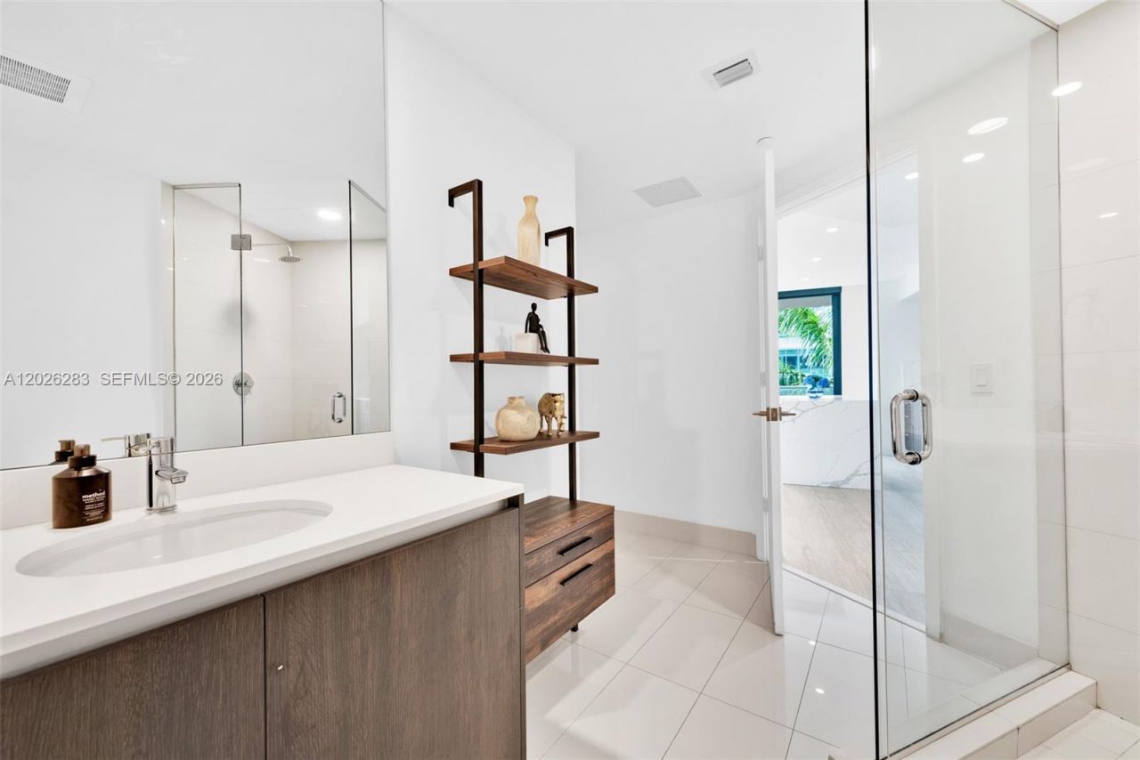 121 NE 34th St , Unit L304, Miami, FL 33137 Photo