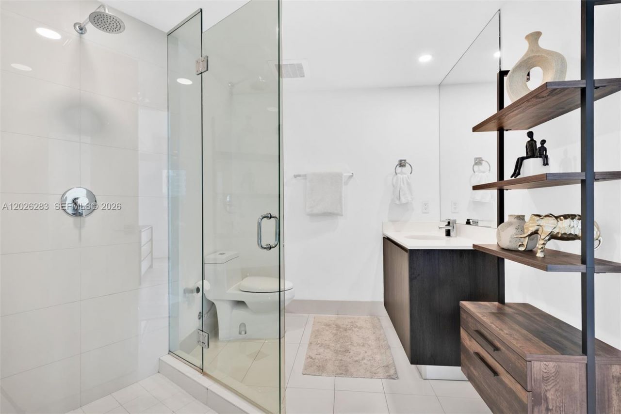 121 NE 34th St , Unit L304, Miami, FL 33137 Photo