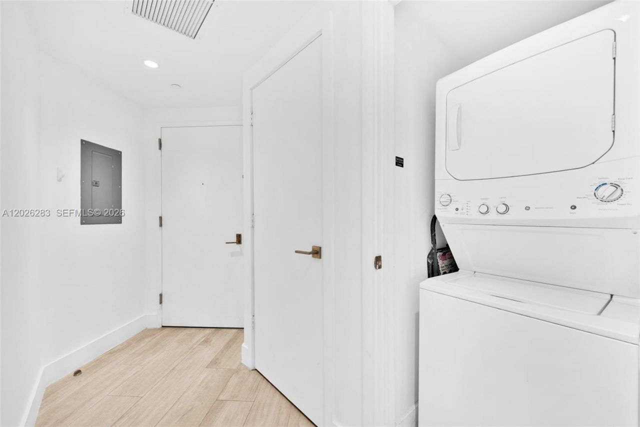 121 NE 34th St , Unit L304, Miami, FL 33137 Photo