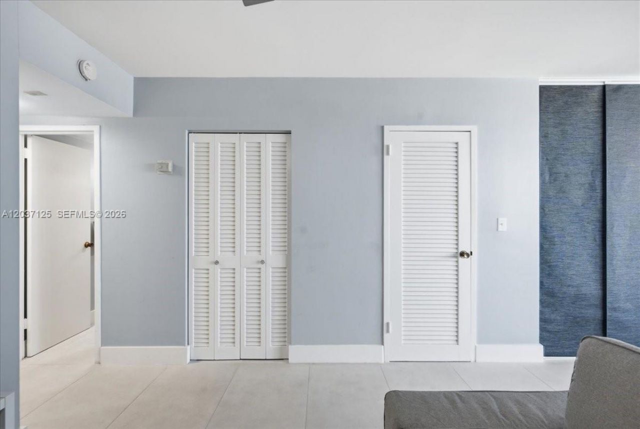 2899 Collins Ave , Unit 1022, Miami Beach, FL 33140 Photo