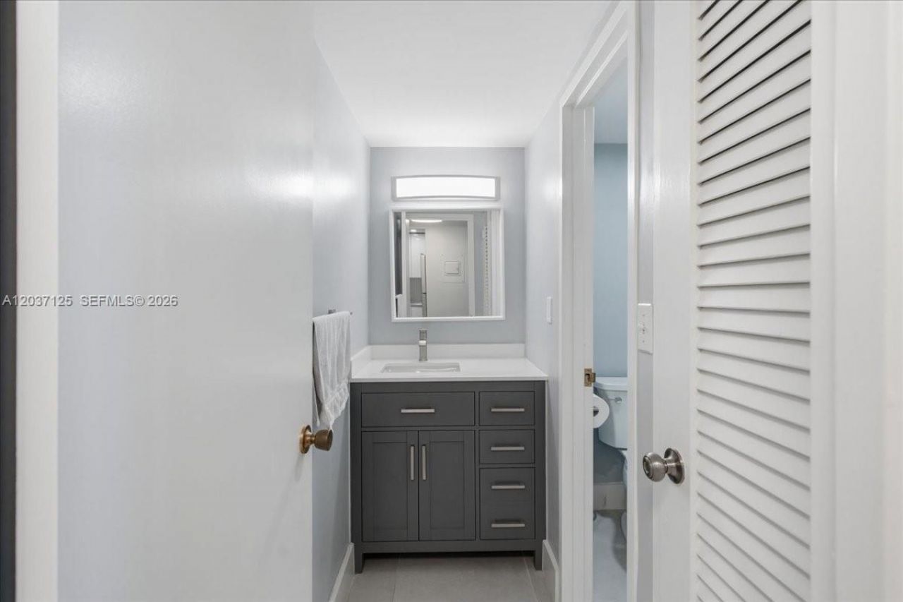 2899 Collins Ave , Unit 1022, Miami Beach, FL 33140 Photo