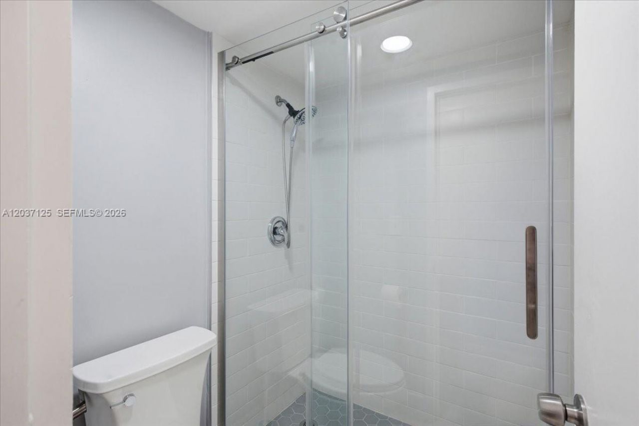2899 Collins Ave , Unit 1022, Miami Beach, FL 33140 Photo