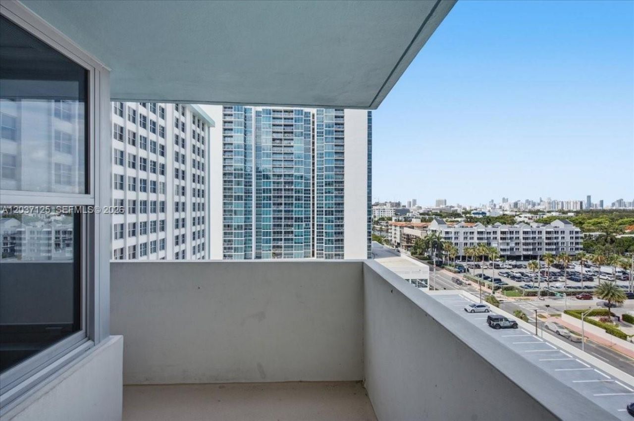 2899 Collins Ave , Unit 1022, Miami Beach, FL 33140 Photo