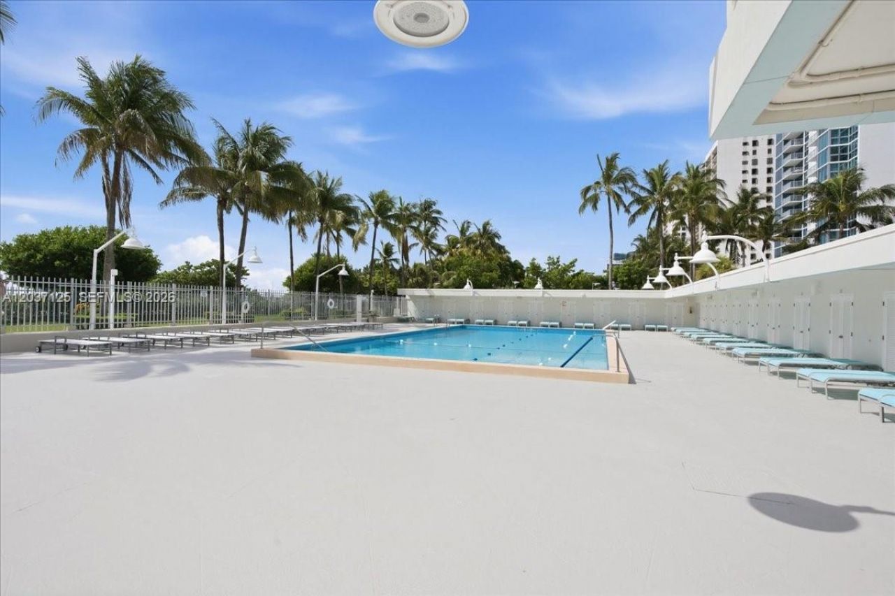 2899 Collins Ave , Unit 1022, Miami Beach, FL 33140 Photo