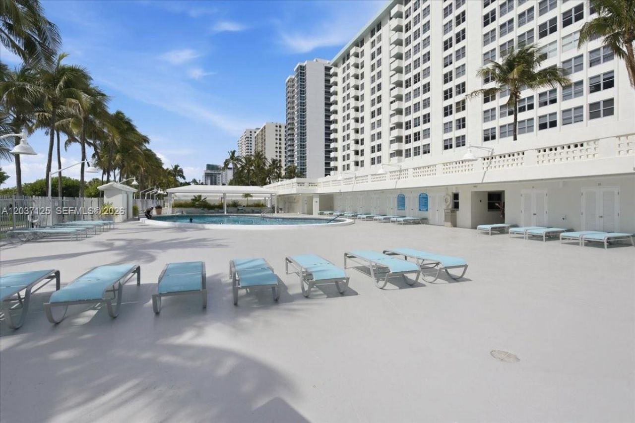 2899 Collins Ave , Unit 1022, Miami Beach, FL 33140 Photo