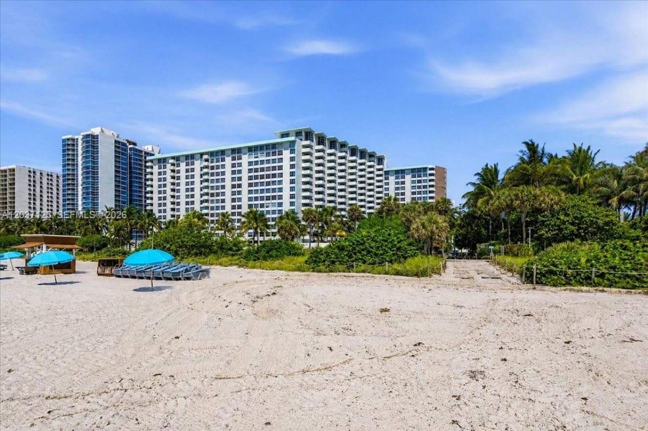 2899 Collins Ave , Unit 1022, Miami Beach, FL 33140 Photo